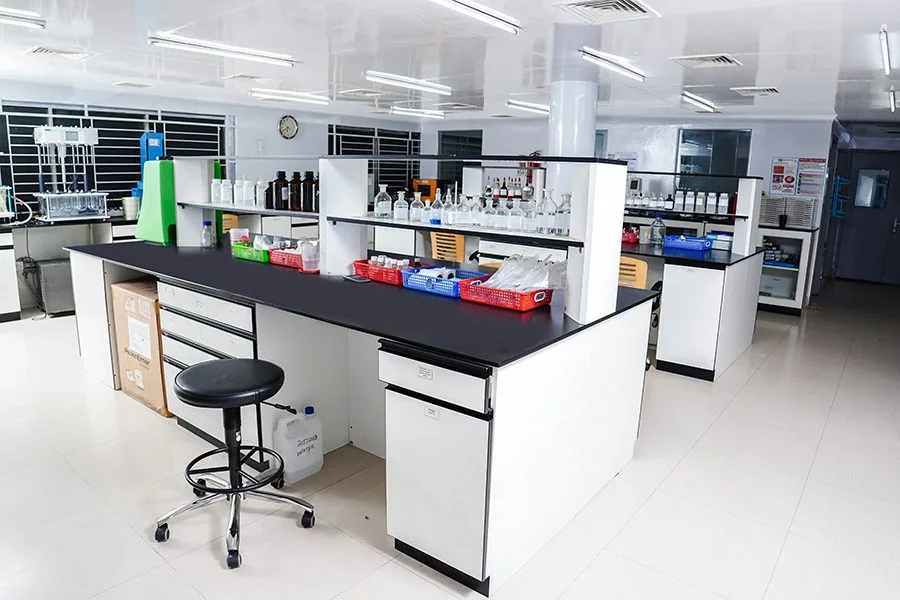 Laboratory glassware and labware